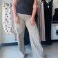 Lovervet

Mid Rise Full Length Leopard Print Wide Leg Jeans Comfort stretch denim, mid rise waist, 5 pockets, finished hem, full length, leopard print, wide leg jeans.

F. Rise: 9" / Inseam: 31 1/2" / Leg Opening: 22"&nbsp;