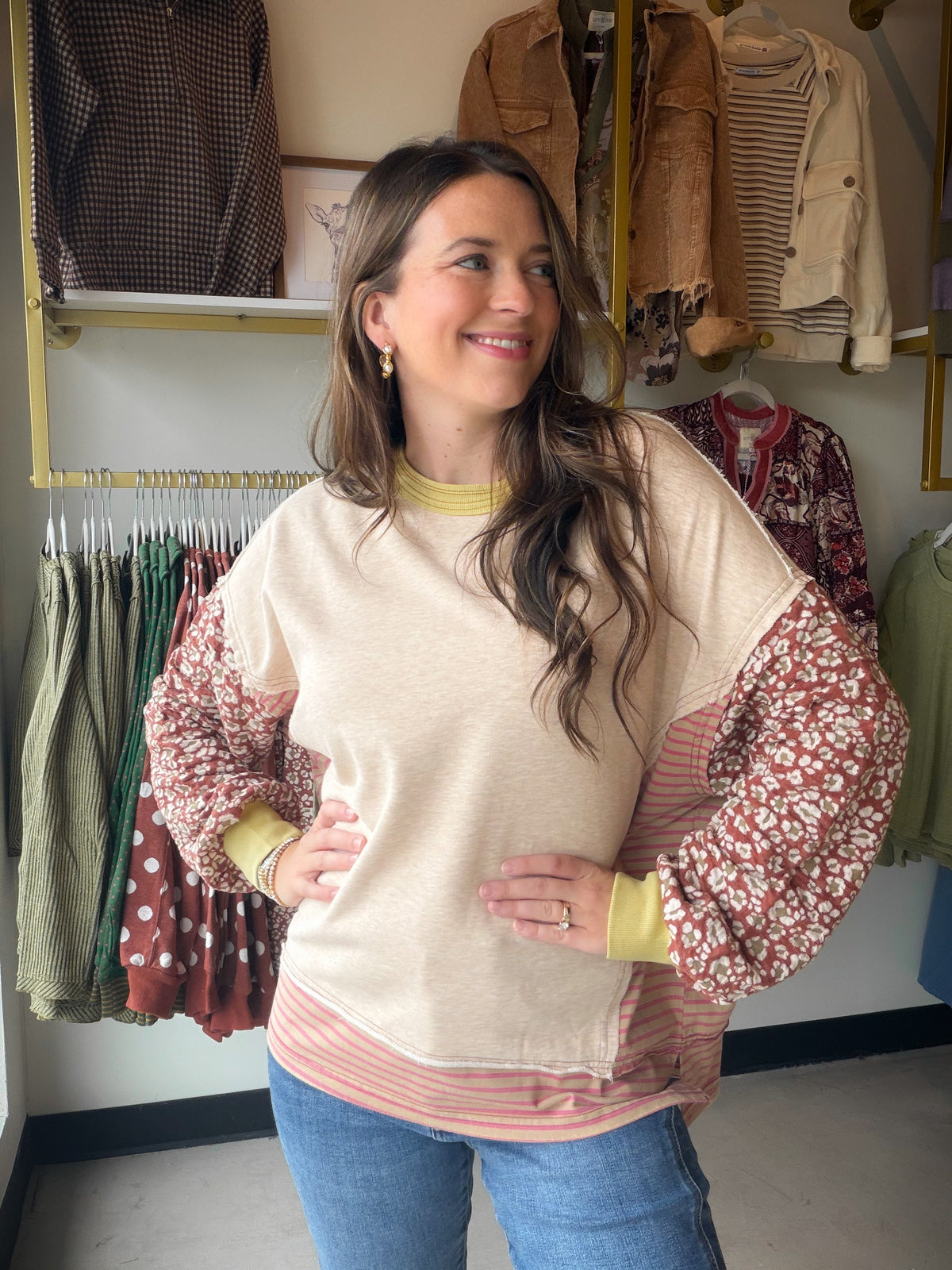 Easel

MIX N MATCH WASHED TERRY KNIT PULLOVER
-MINERAL WASHED
-RELAXED OVERSIZED FIT
-ROUND NECKLINE
-TEXTURED BALLOON SLEEVES
-STRIPE BOTTOM PANEL
-DROPPED SHOULDER
-SMALL MEASUREMENTS : LENGTH - 25.75" &amp; BUST - 25"
Fabric: KNIT

Content: 84% COTTON 16% POLYESTER&nbsp;
MIX N MATCH WASHED TERRY KNIT PULLOVER
