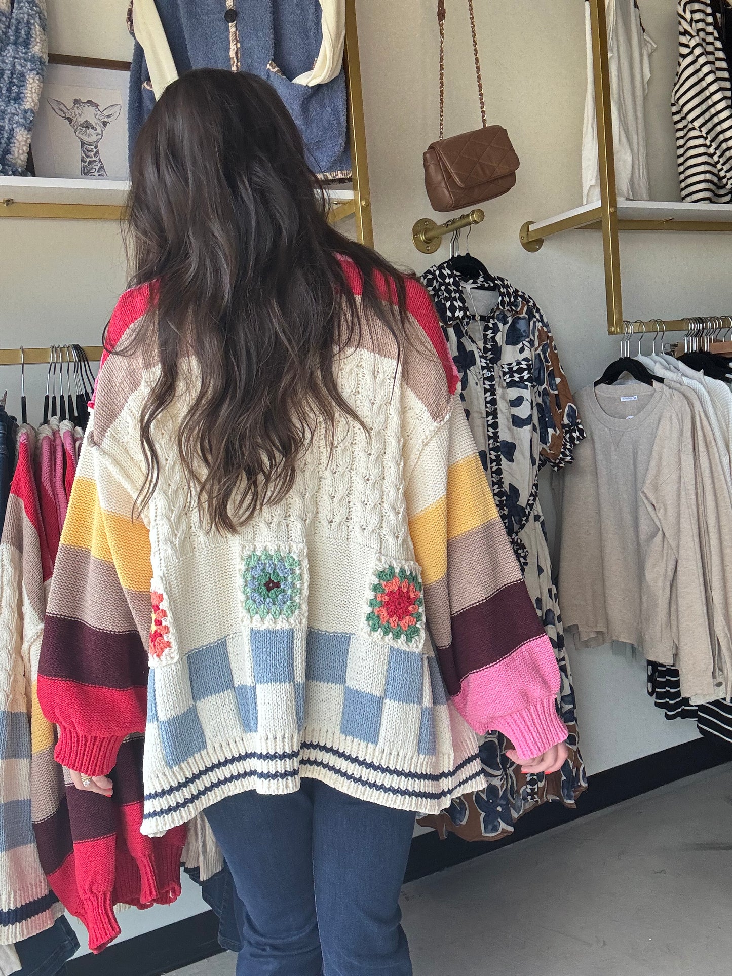 POL

Cozy up in the Ivory Multi Crochet Sweater, featuring an open cardigan style and fun balloon sleeves for an effortlessly oversized look. Crafted from soft chenille, it’s topped with a charming handmade patch and a pointed striped pattern that adds a playful twist to your everyday outfit. Perfect for layering and bringing joy to cooler days!