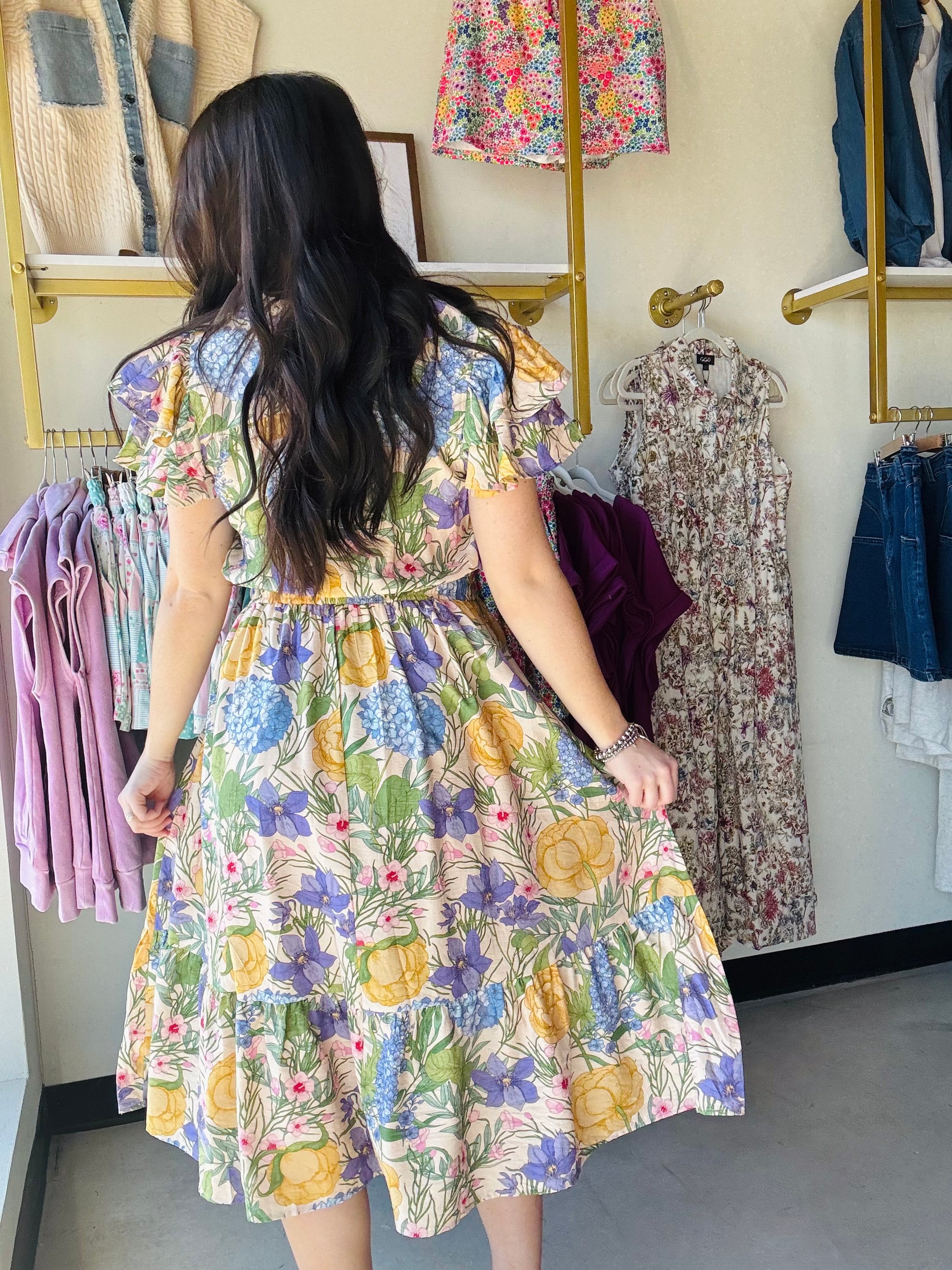 Umgee

Flutter Sleeve Floral Lace Trim Midi Dress

Key Features
• V-neck with lace trim
• Side pockets 
• Elastic smocked waistband
• Flutter short sleeves
• Multi-color floral
• Not Lined 

Fabric Contents
• 80% Rayon
• 20% Nylon
