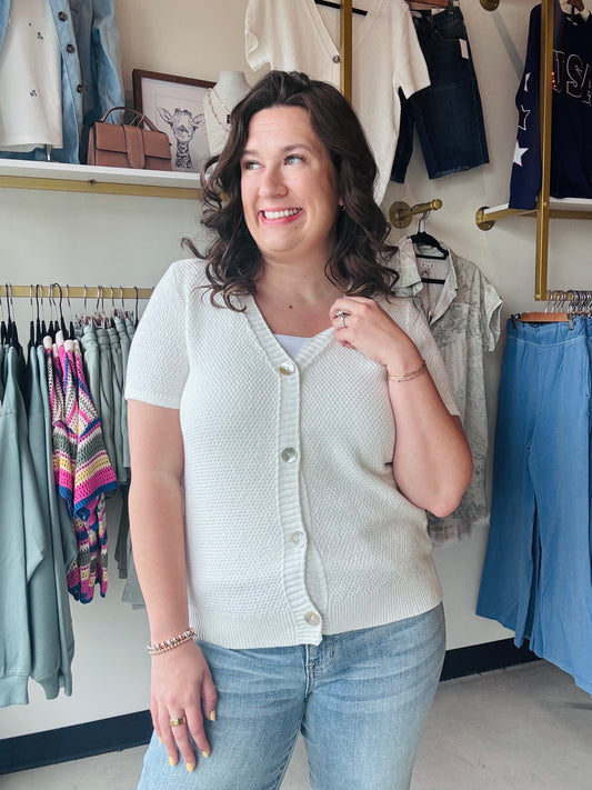 Staccato

Elevate your daily rotation with this premium Staccato mini waffle knit cardigan. Featuring a flattering V-neck and a chic button-down front, this off-white essential delivers effortless, breathable style. It is the ultimate lightweight layer for a sophisticated, transitional look

Chic mini waffle knit texture.
Flattering V-neck button-down design.
Effortless layering for any season.
Lightweight, breathable premium sweater knit.
Sophisticated and versatile neutral shade.
Trendy, comfortable short