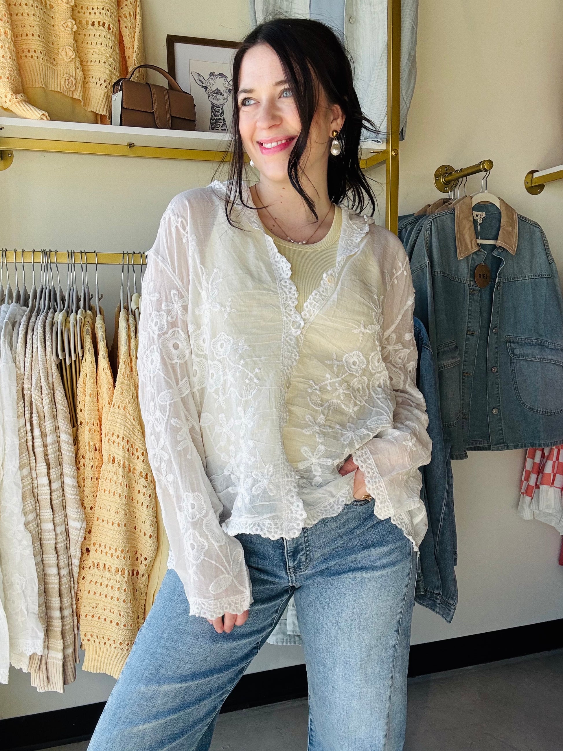 POL

One Size fits 4-12

Designed in V-neck long sleeve roomy fit hooded cardigan top in linen with embroidered trim finishing, solid color.

--------------------------------------------------------------------------
Fabric Contents:
-&nbsp;100% COTTON