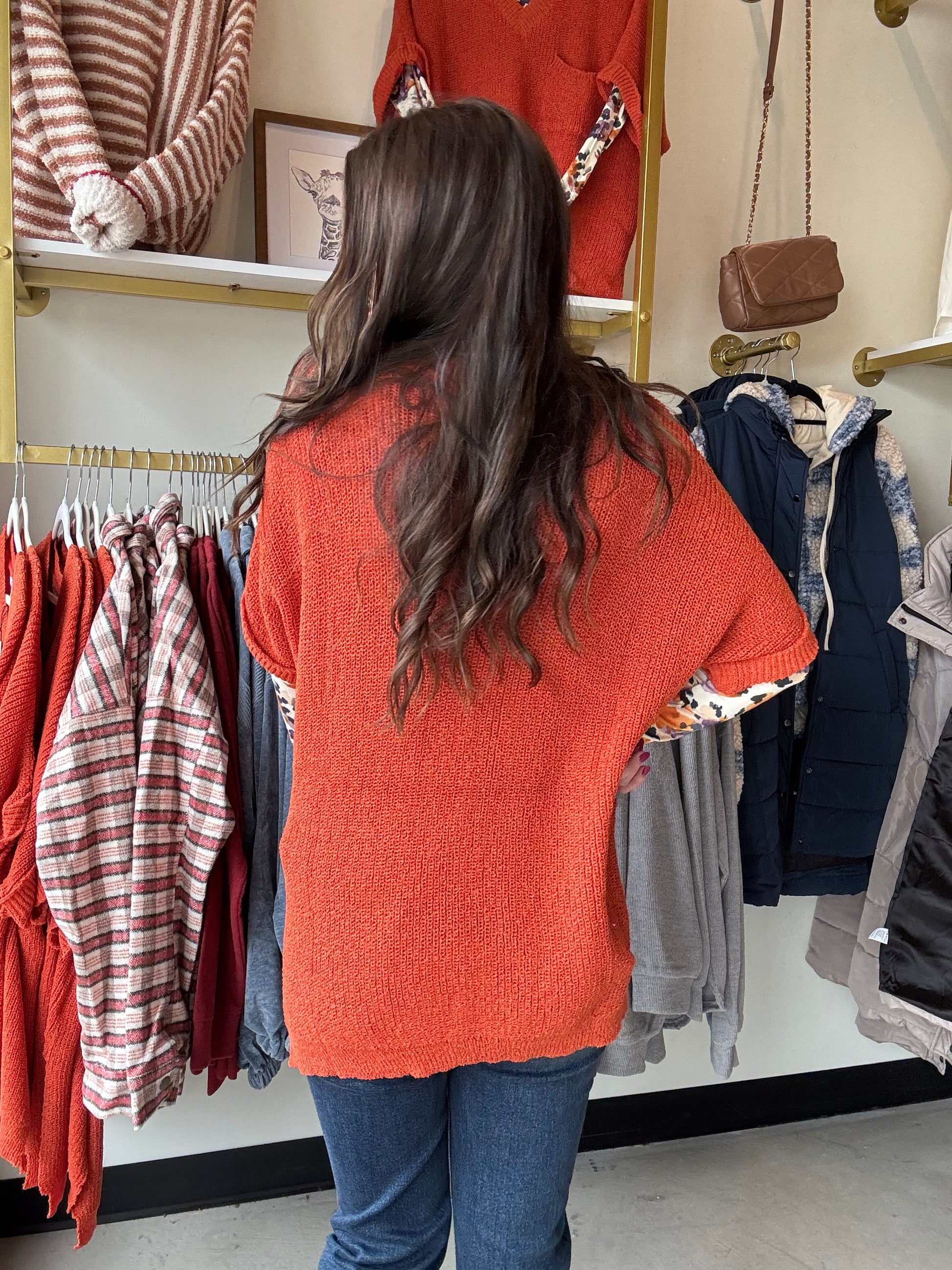 Michelle Mae

Get cozy with our Annie Open Knit Top in Pumpkin! The perfect combination of comfort and style, this top features side slits and a v-neck for a trendy look and a convenient breast pocket and cuff sleeves. Lounge in style with this must-have addition to your wardrobe.
