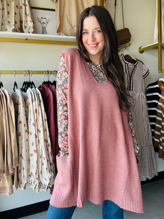 Michelle Mae

Stay stylish and cozy with our Tunic Sweater Vest in Rose! This tunic style vest features a relaxed fit, pockets for convenience, and pairs perfectly with leggings and a long sleeve top. Stay warm and trendy with this versatile piece.&nbsp;

Fabric: 50% Viscose, 28% Polyester, 22% Nylon
Fit: Runs oversized for a relaxed fit