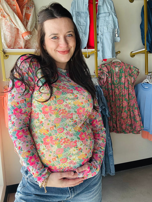 Blakeley

Super cute for layering, this sultry stretchy mesh print long-sleeve top features a totally sheer design.&nbsp; Perfect worn alone or paired under your favorite cardigan, vest or sweater! Crew neck and thumbhole details.&nbsp;

FABRIC: 92% NYLON 8% SPANDEX