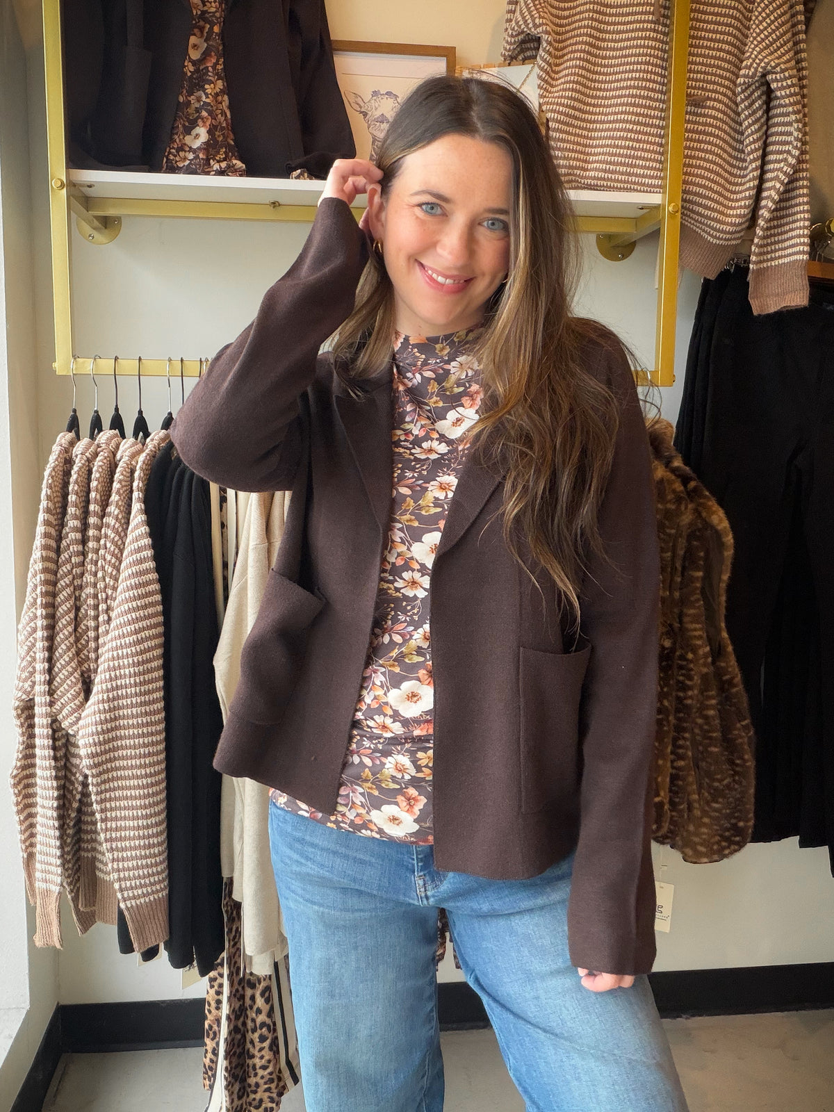 Thread &amp; Supply

Notched lapel collar
Open-front design
Two front patch pockets
Long sleeves
Knit fabric with a touch of cashmere
Color: Espresso
Fabric: 40% viscose, 35% polyester, 20% nylon, 5% cashmere.

