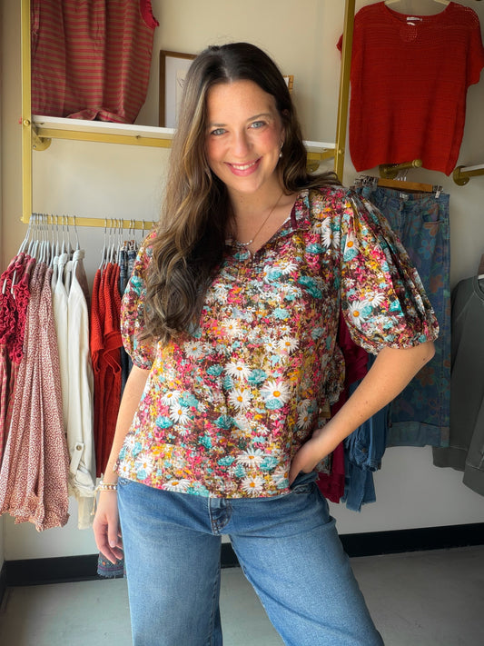 Meet your new warm-weather go-to. The Split Neck Daisy Print Popover combines a breezy daisy print with a flattering split neckline for a look that feels effortless from morning coffee to evening plans. Crafted in a soft Rayon/Nylon blend, it drapes beautifully and moves with you all day long.

Split neckline with popover silhouette
Relaxed, easy-to-wear fit
Soft, flowing Rayon/Nylon fabric
Pull-over style — no buttons, no fuss
Pairs perfectly with denim, linen trousers, or your favorite white shorts