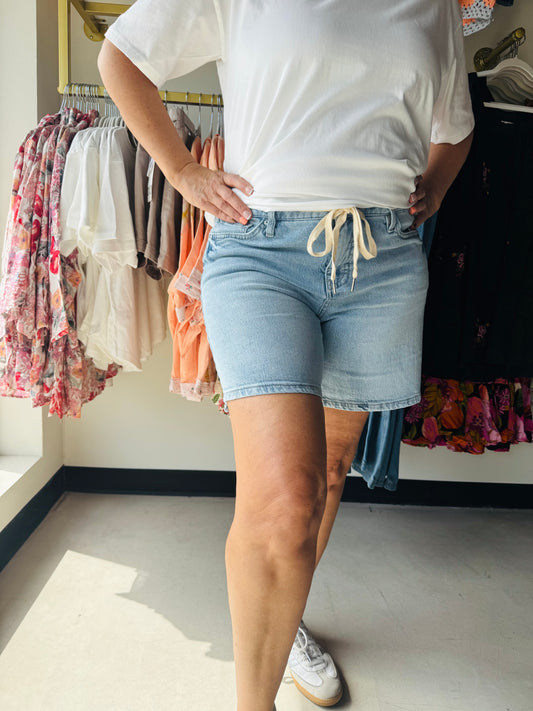 Royalty Light Wash Tummy Control Relaxed Midi Shorts

Experience ultimate confidence with these built-in tummy control midi shorts featuring a flattering relaxed fit. Designed with a chic front tie waist and premium light wash denim, they offer the perfect blend of casual comfort and structured support for all-day wear.

Built-in tummy control for confidence
Flattering midi length for coverage
Adjustable front tie secures fit
Relaxed silhouette for maximum comfort
Premium light wash denim finish
Versatile s
