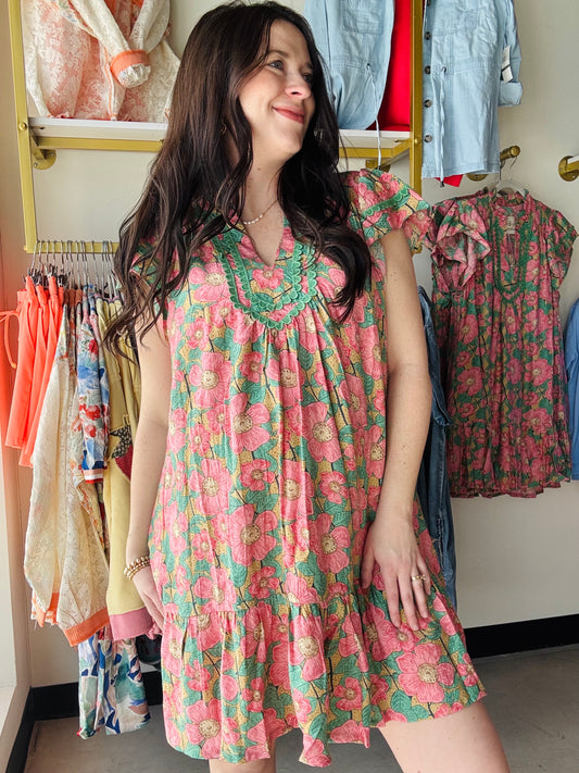 Umgee

Abstract Print Tiered Mini Dress

Key Features
• Abstract print 
• Short flutter sleeves
• Lace trims 
• Tiered mini length
• Lined 

Fit &amp; Model Notes
Sophie is 5'4", 26 weeks&nbsp;pregnant, and wearing the size small.
