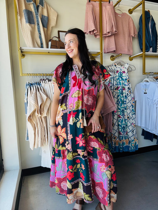 Umgee
Mix Patchwork Floral Maxi Dress

Key Features
• Split V-neck with tassel tie
• Lace trim details 
• Short sleeves
• Pockets
• Lined&nbsp;

Fabric Contents
• 80% Rayon
• 20% Nylon