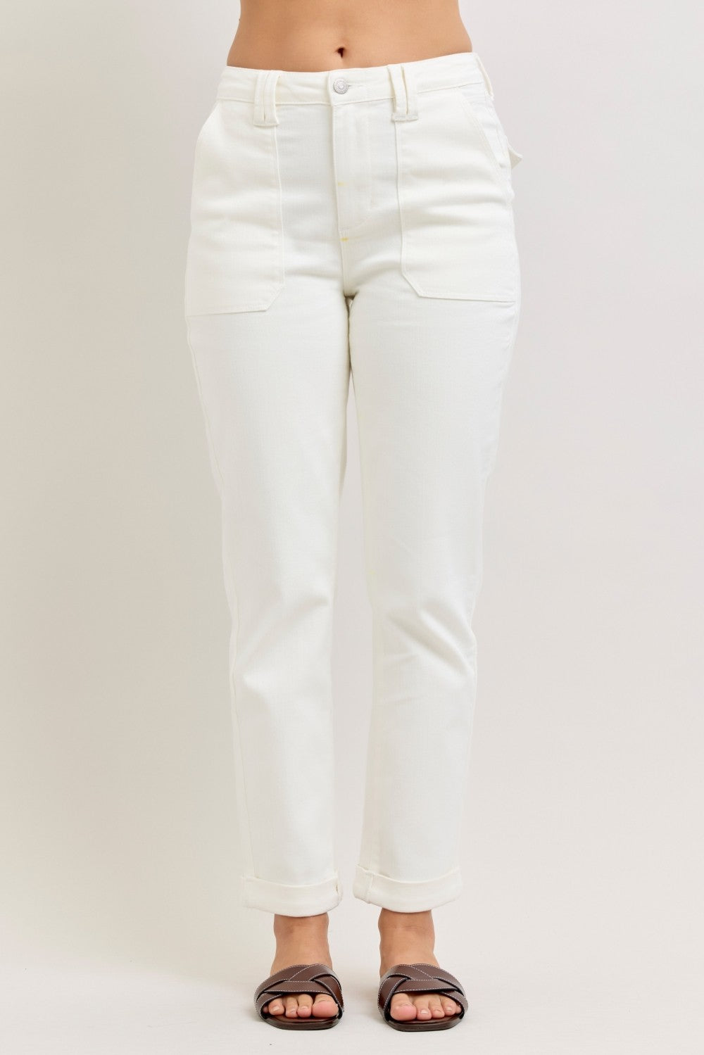 Judy Blue

Meet the HW Aurora Weekender, a unique offering from Judy Blue. These jeans are the embodiment of contemporary style, designed with a high rise and straight cut that falls neatly at the ankle. &nbsp;. These jeans are perfect for a casual day out or as a stylish addition to your wardrobe. Experience the love and dedication in every stitch.

Rise: 11" Inseam: 28"&nbsp;