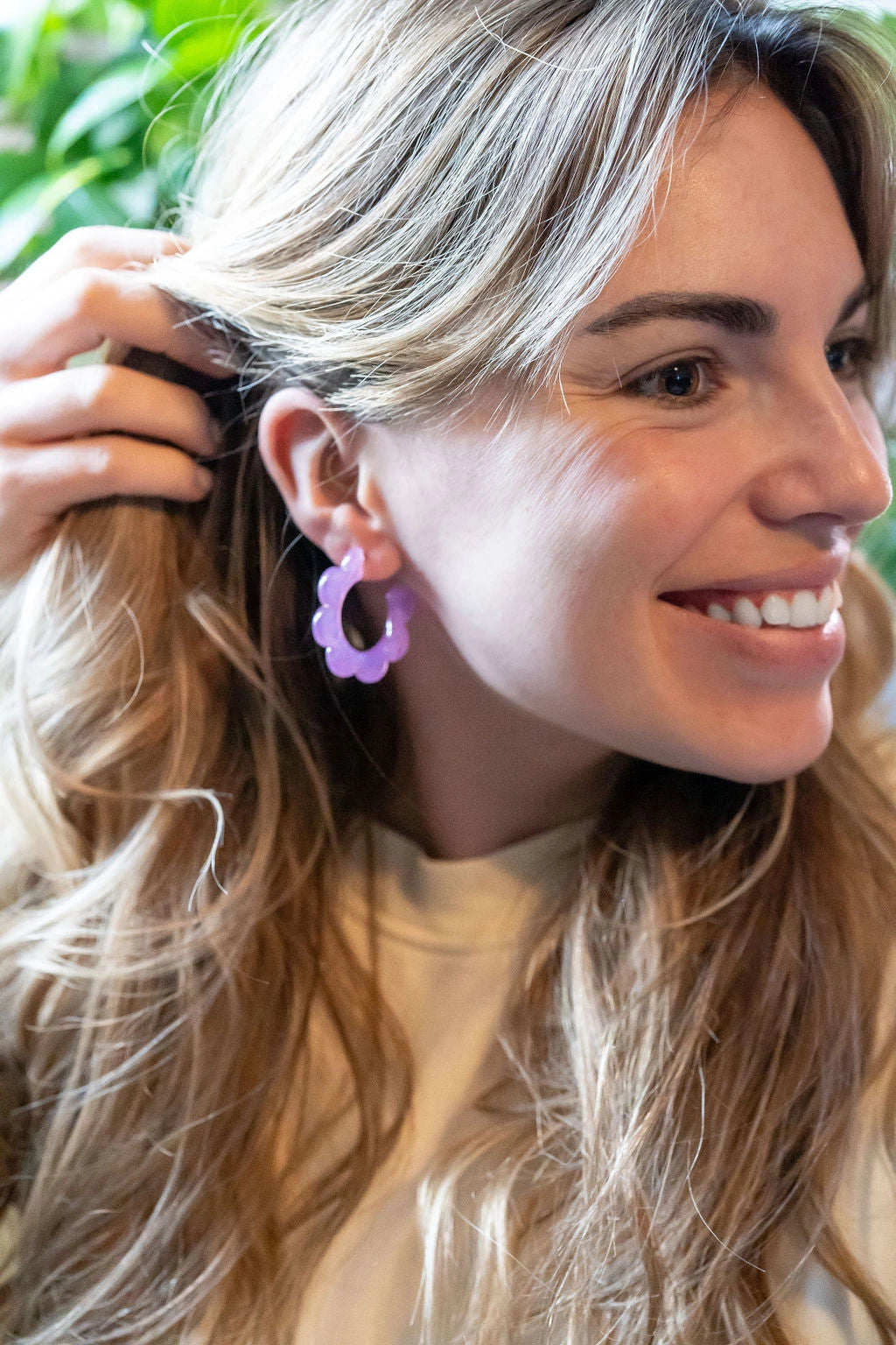 Add a retro vibe to your outfit with our Flora Hoops. The floral design gives these earrings a unique, eye-catching look that's sure to turn heads.  Their lightweight design makes them perfect for everyday wear, while the bright colors make them ideal for a fun night out.