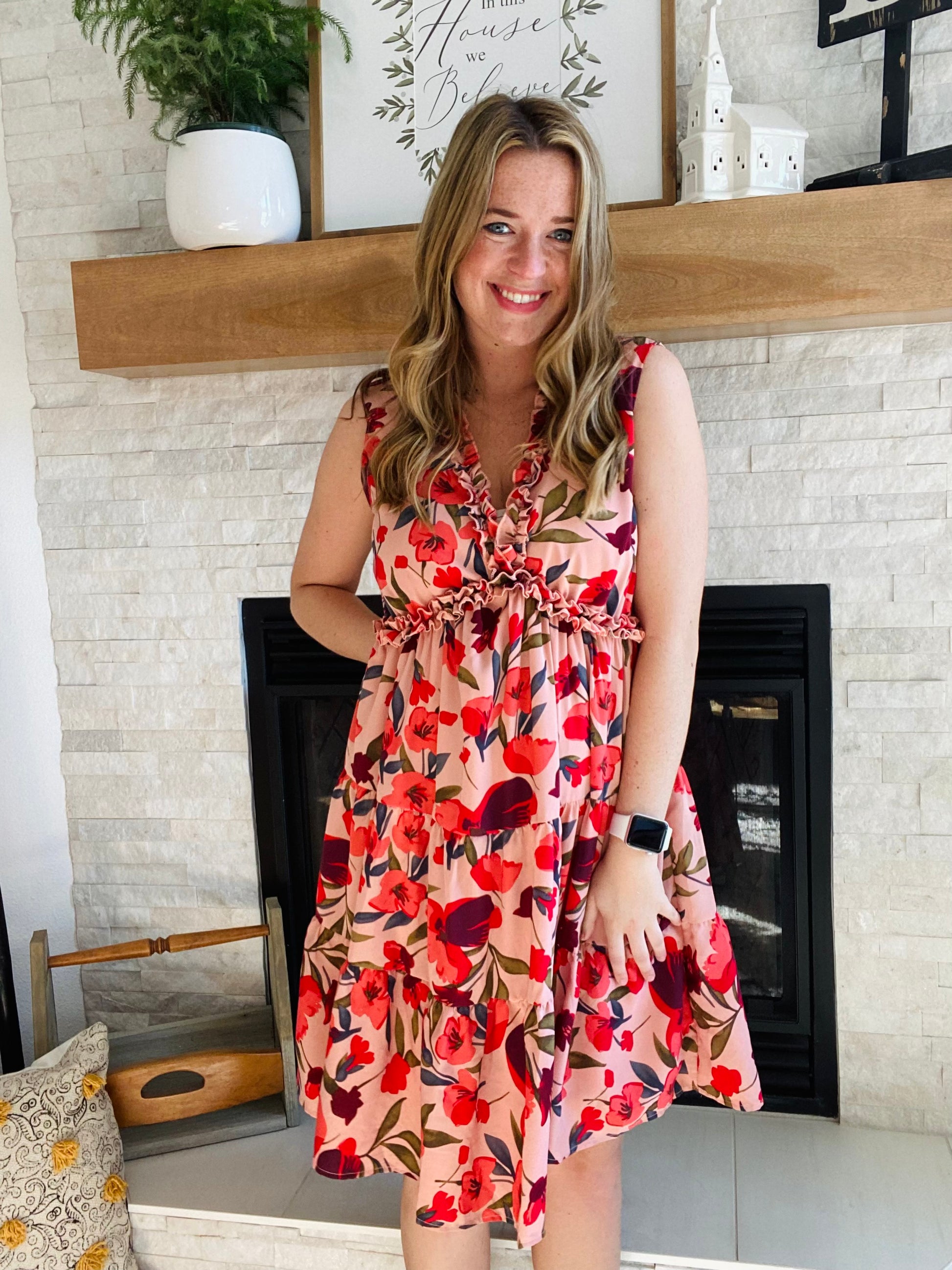 This Boho Floral Frill Sleeveless Dress is the perfect pick for summer. The V Neck accent complements the Boho style, while the red floral print and tiered fabric add a romantic feel. To complete the look, the A-line silhouette provides a flattering fit for all body types.