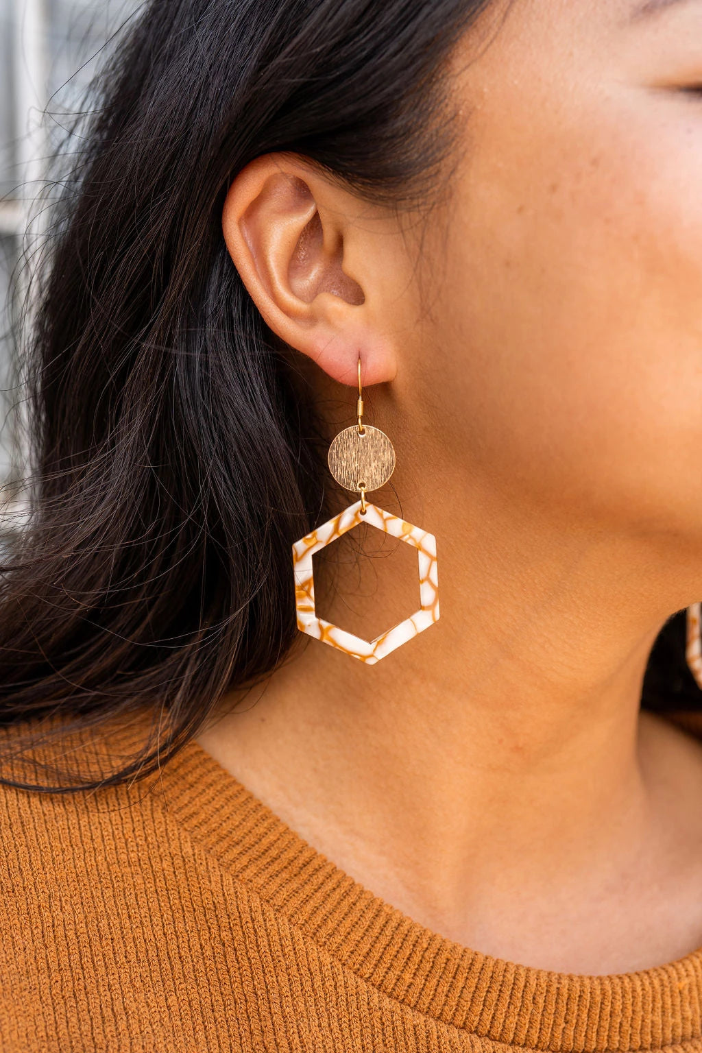 Lennox is a fun style with cut-out hexagon charms paired perfectly with gold accents.  18k gold-plated hypoallergenic stainless steel hooks Gold-plated brushed brass charms Lightweight and durable plant-based acetate acrylic charms in pumpkin spice
